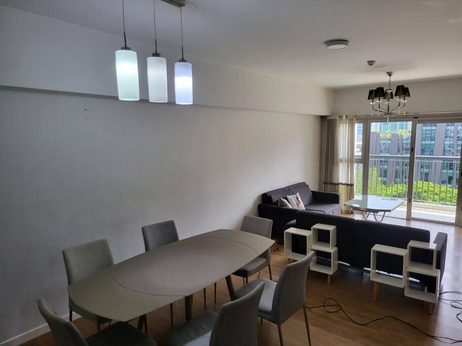 Luxury @ Bgc Sleeps 6 Comfortably Fast Wifi Pool! Lägenhet Manila Exteriör bild